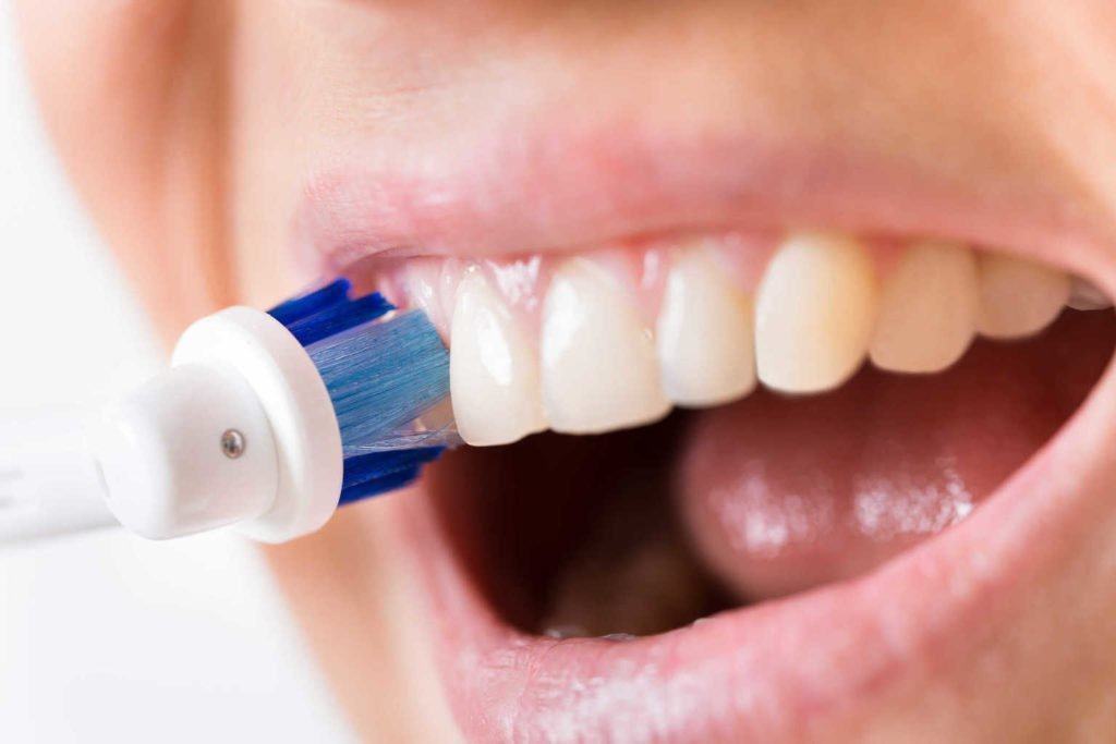 家庭で利用できる天然成分で歯を白くする3つの方法