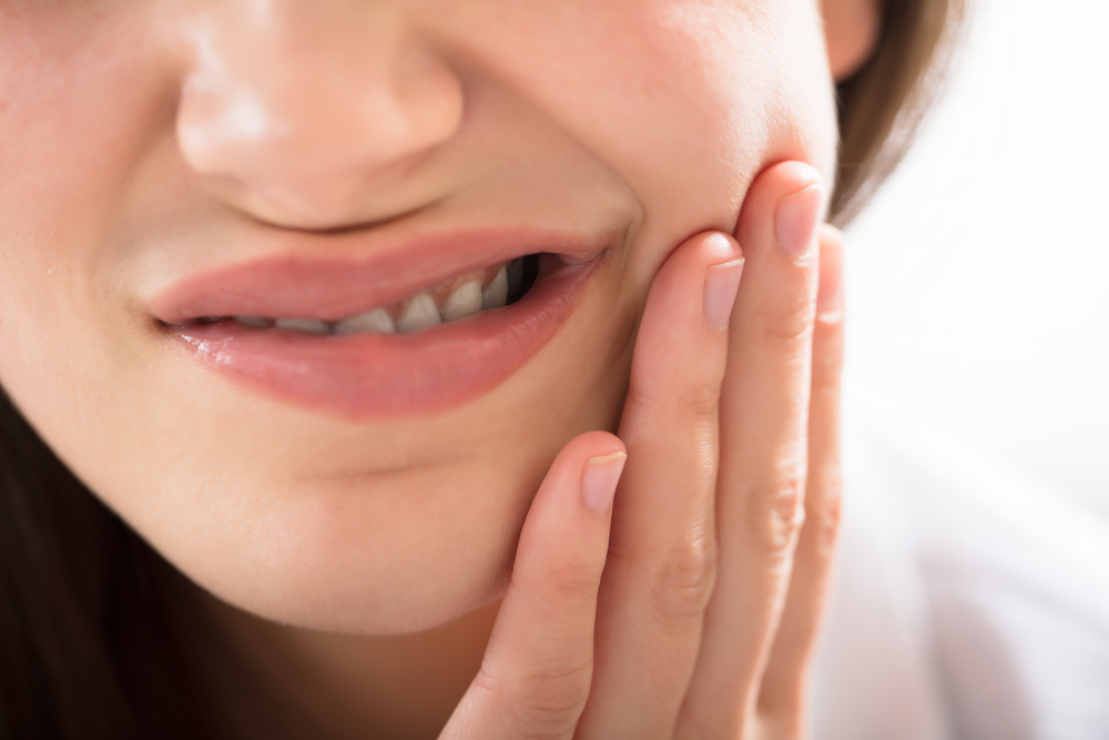 أسباب مختلفة لألم الأسنان المزعج
