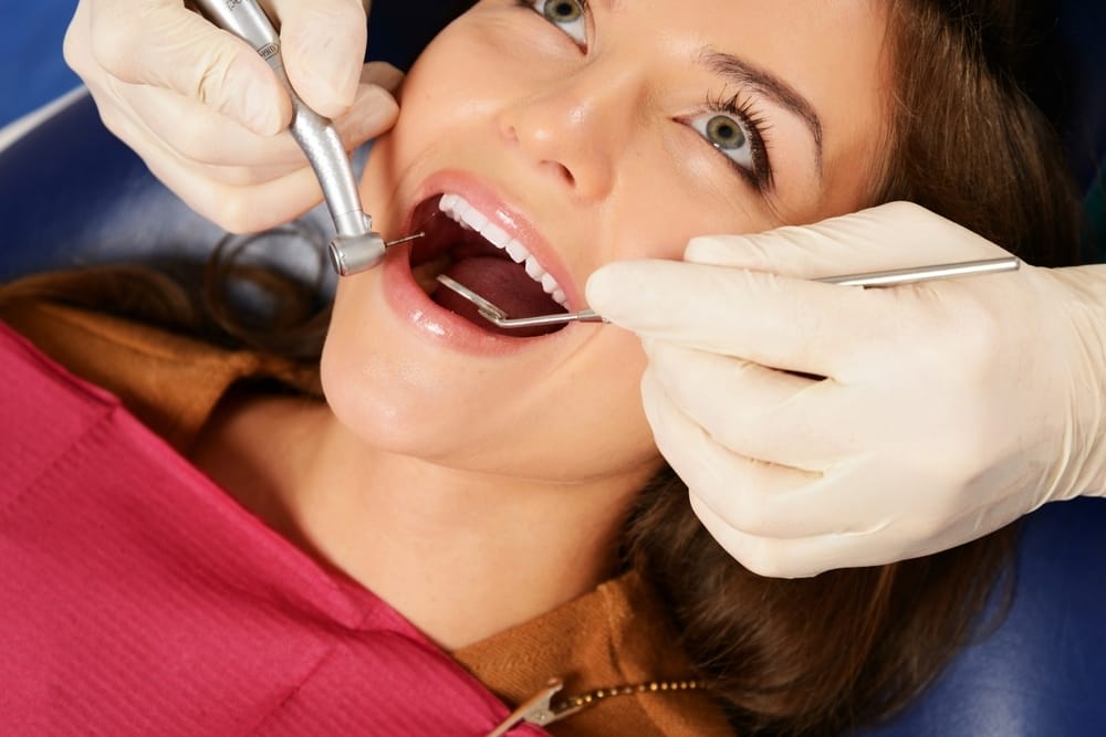 4 أنواع حشوات الأسنان وإجراءات تركيبها لدى طبيب الأسنان