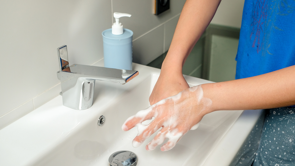 كيف تغسل يديك بشكل صحيح وصحيح لمنع انتشار المرض