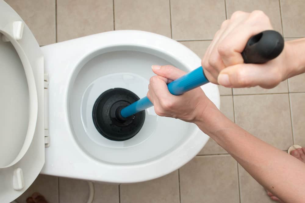 لم تعد مسدودة ، فهذه 6 طرق فعالة للتعامل مع انسداد المرحاض