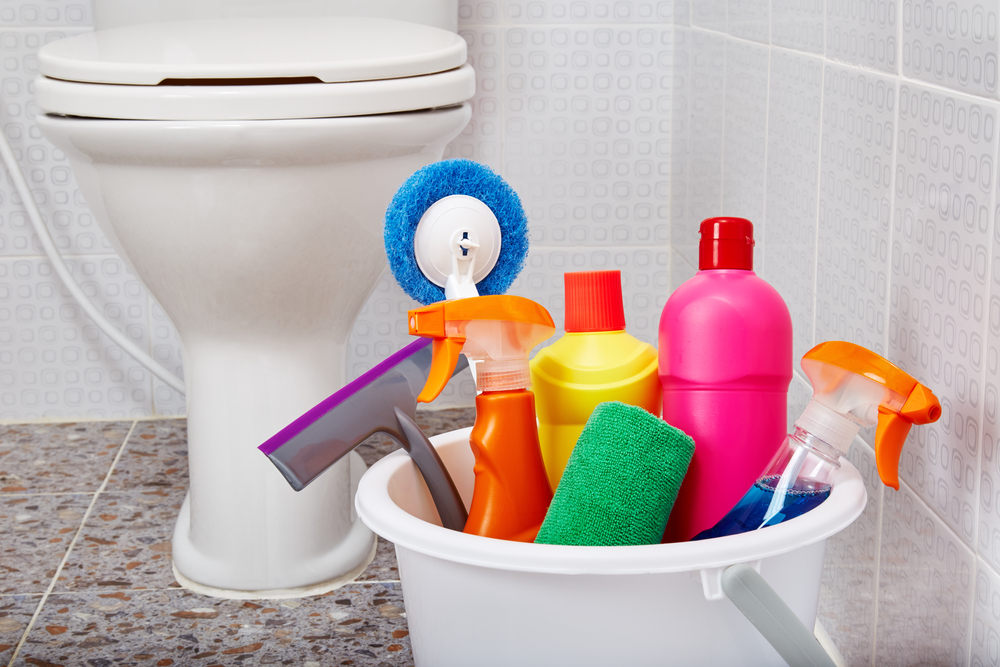 نظف حتى يكتمل ، هذه 8 نصائح لتنظيف الحمام في المنزل