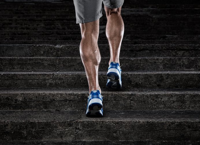 脚の筋肉を構築するための4つの強力なスポーツ運動