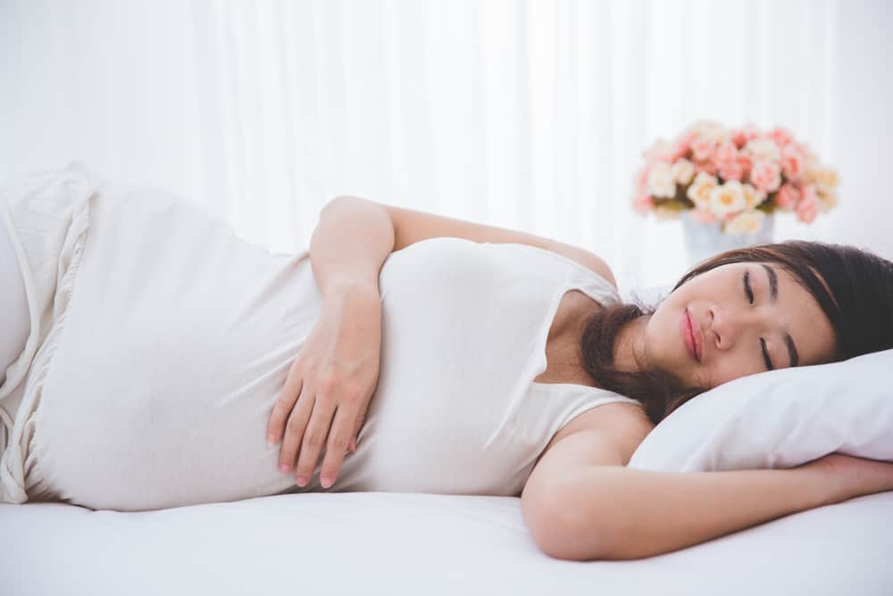 متى تحتاج المرأة الحامل للراحة في الفراش؟ ما هي الشروط والمزايا؟