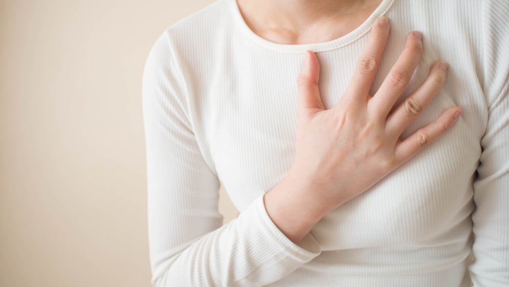 Хайде, идентифицирайте различните причини и правилния начин да се справите с болката в гърдите