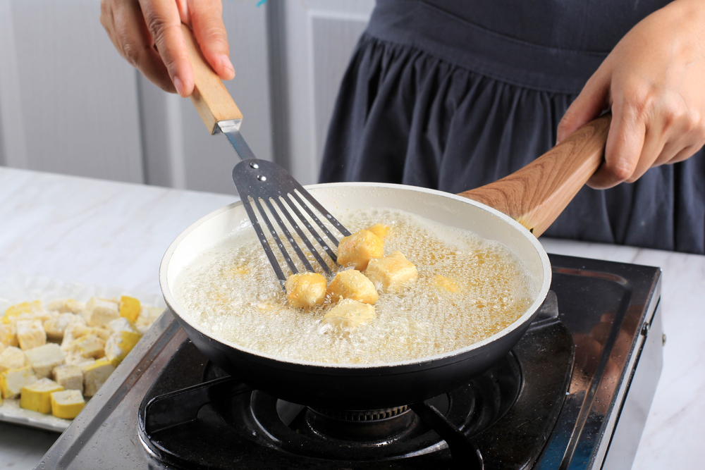 6 أنواع من زيت الطهي مفيدة لمن يعانون من الكوليسترول