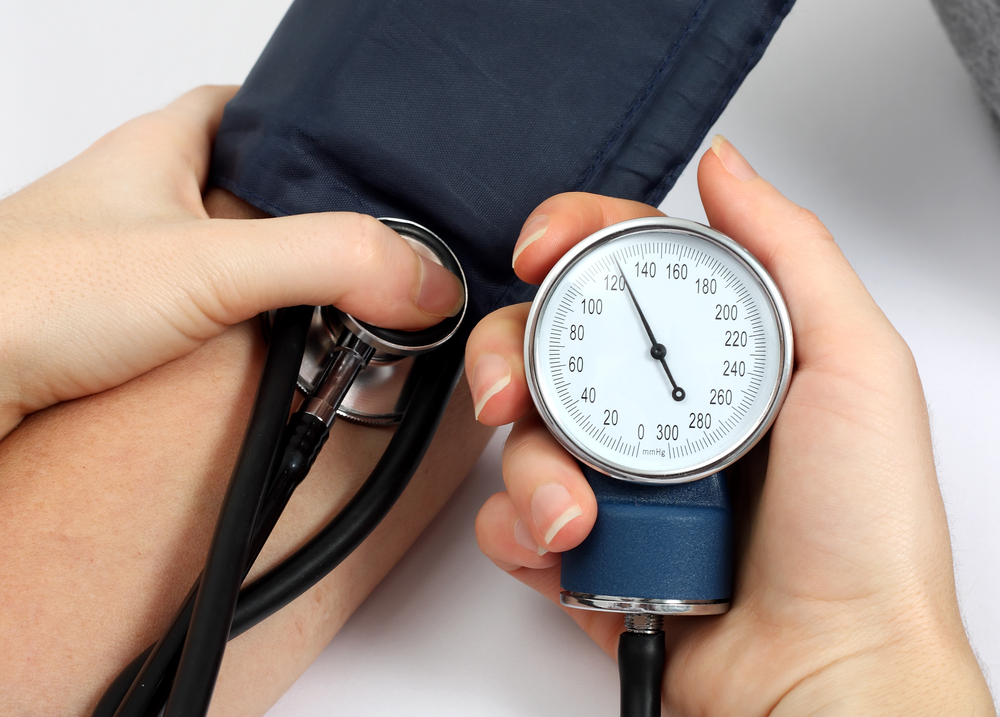 8 ـ أعراض ارتفاع ضغط الدم تتراوح من خفيفة إلى شديدة