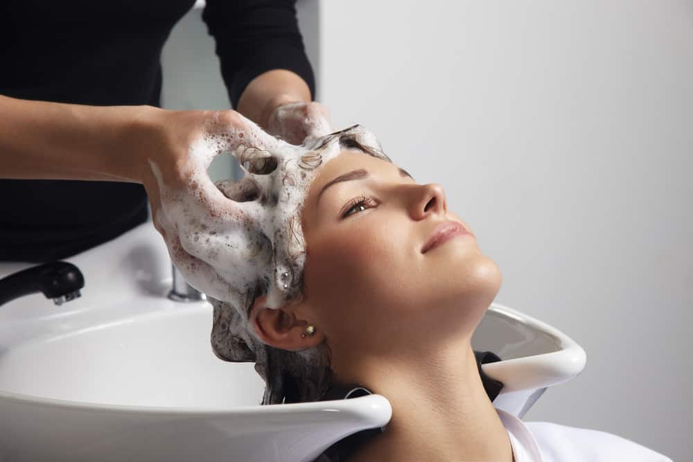 مجموعة متنوعة من علاجات الشعر في صالونات التجميل تستحق التجربة