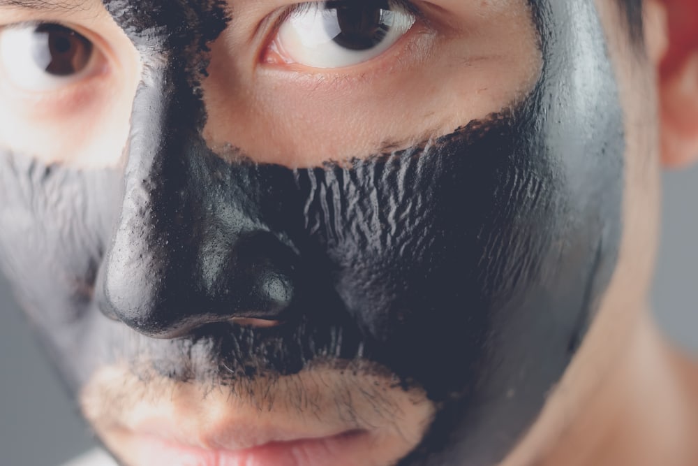 Как да си направите маска с въглен, опора за преодоляване на черни точки и акне