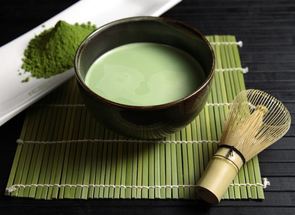 Мача срещу зелен чай, каква е разликата? Кое е по -здравословно?