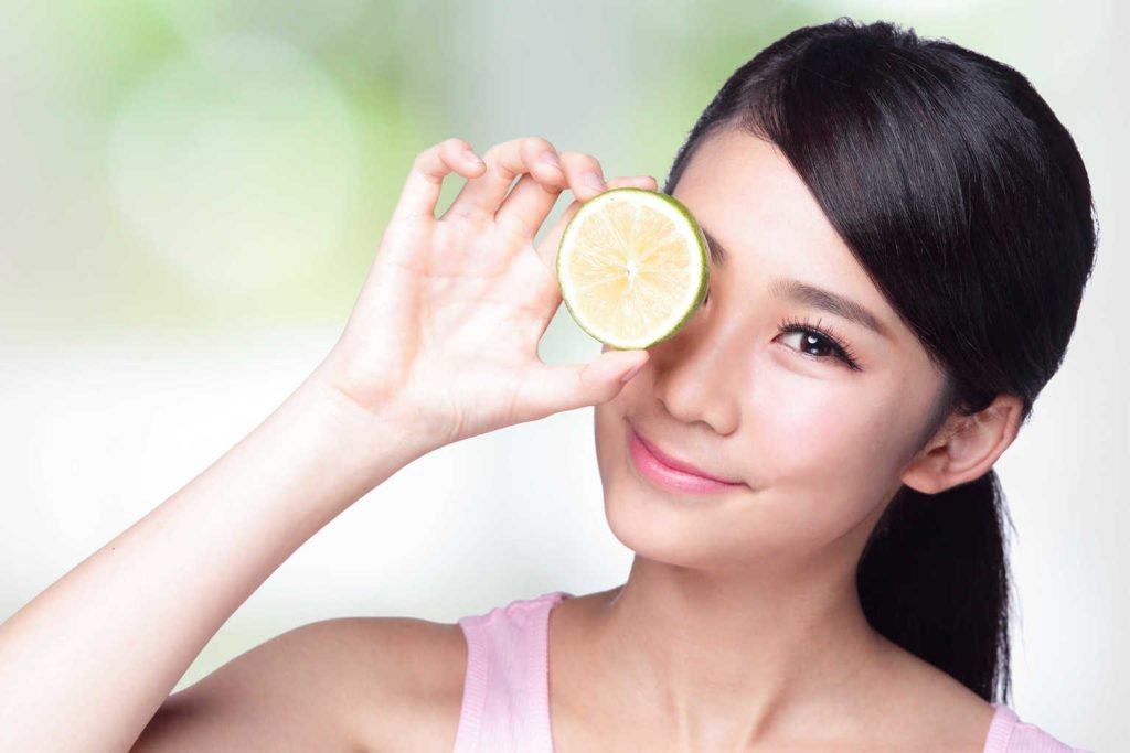 Наистина ли е ефективно да се използва лимон за акне?