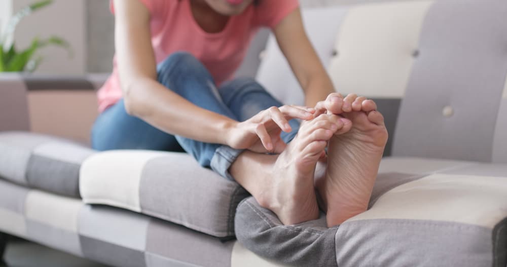 Jangan menggaru, berikut adalah 5 petua hebat untuk mengatasi gatal pada tapak kaki
