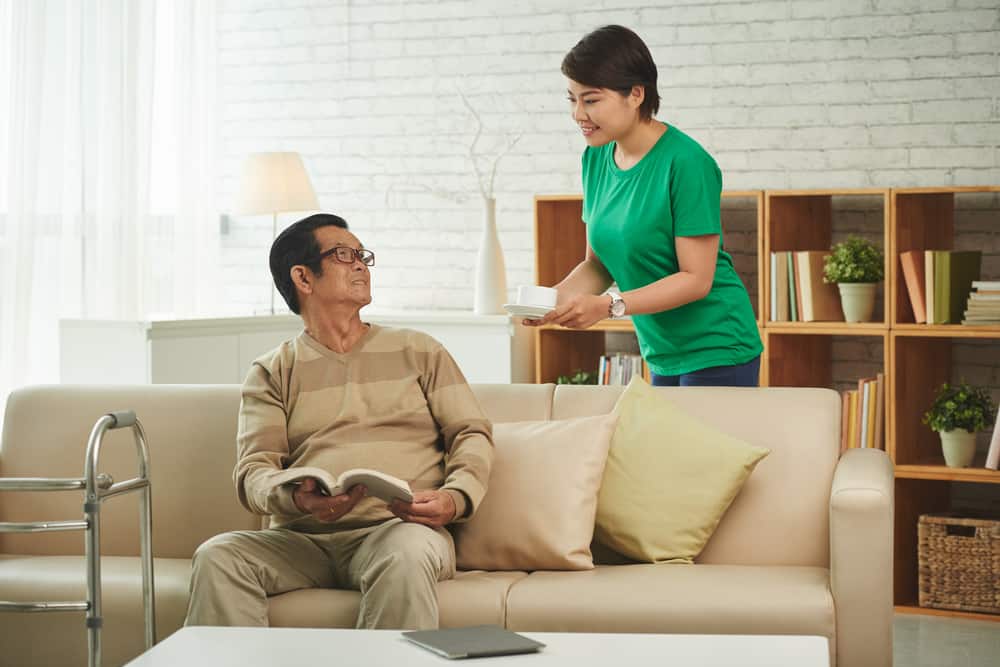 Запознайте се с предимствата и недостатъците на старческите домове за възрастни хора