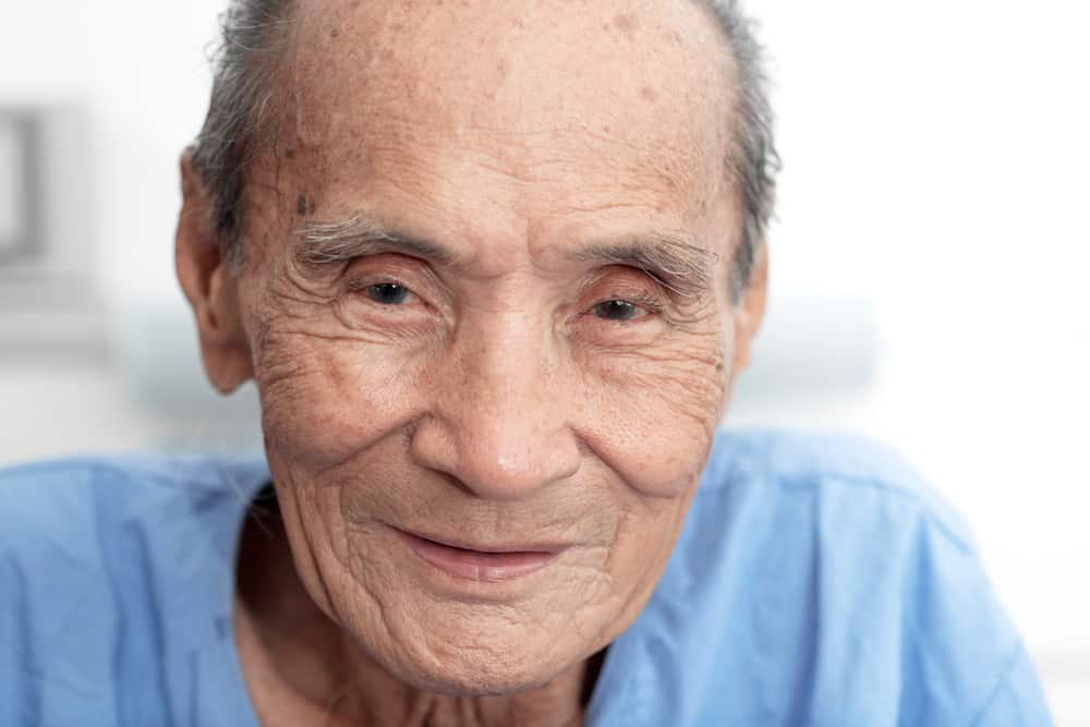 老化により目が曇る老人性白内障