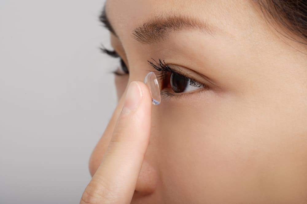 Алергия за контактни лещи: признаци, причини и как да се преодолее