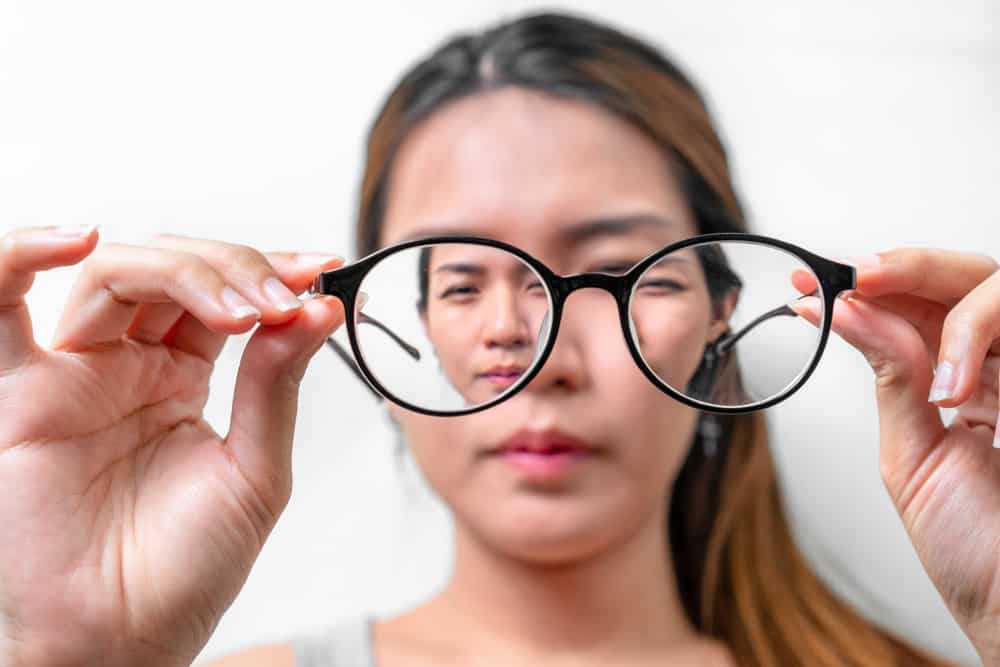 5 начина за разграничаване на минус очи и цилиндрични очи