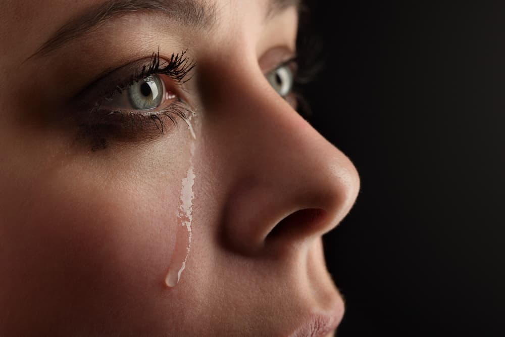 9 причини очите ви да продължават да сълзят и как да ги преодолеем