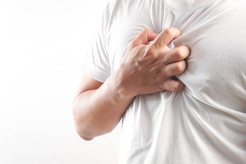 6 حالات شائعة تسبب ألم الصدر