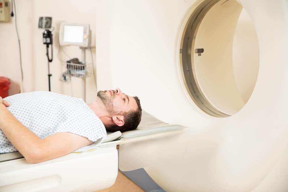 Siapa yang boleh melakukan CT scan dan bagaimana persiapannya?