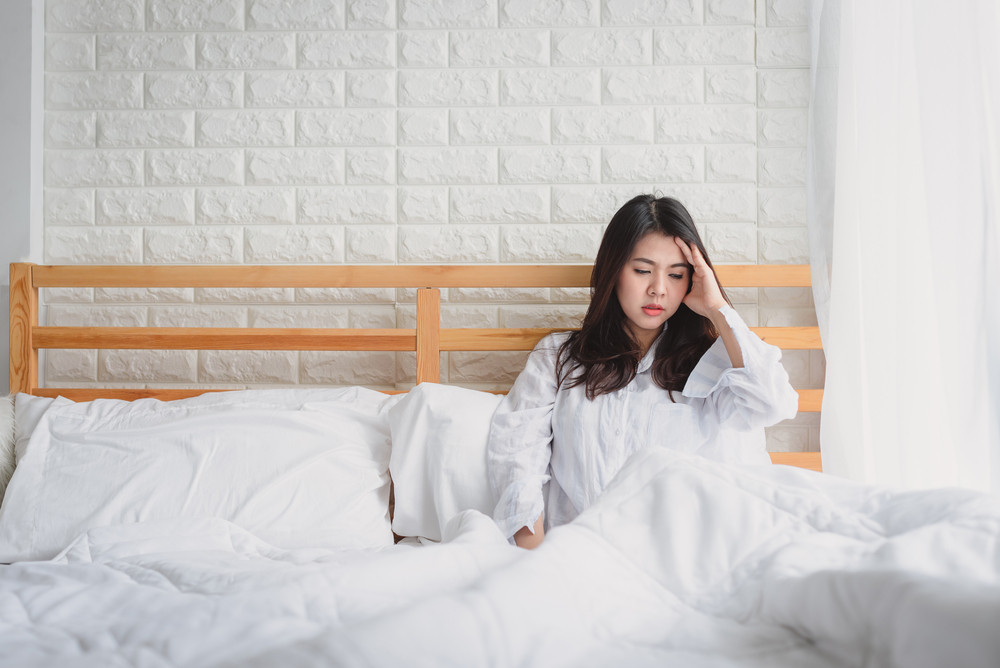 9 أسباب للصداع عندما تستيقظ في الصباح ، من التافه إلى الخطر