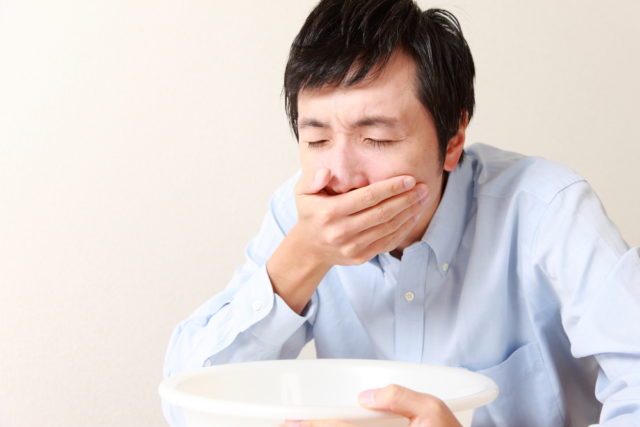 فيما يلي أعراض إصابة جسمك بالتسمم الغذائي