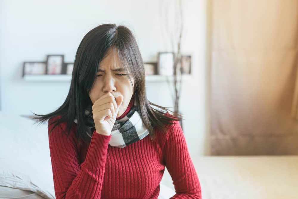 Правилен етикет за кашлица, за да се предотврати предаването на болестта