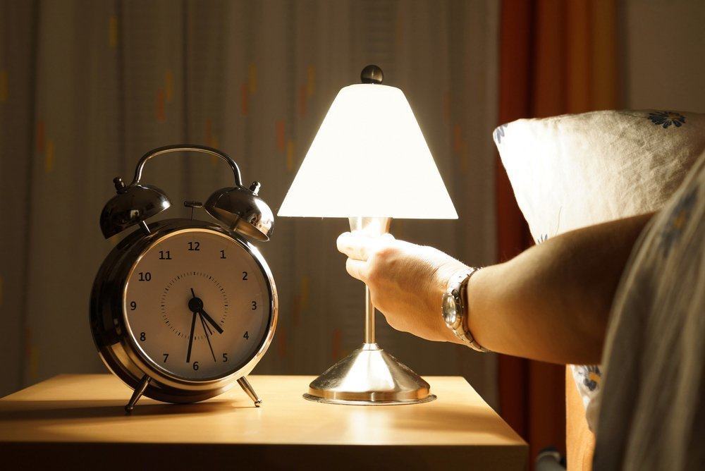 لماذا تحتاج إلى إطفاء الأنوار أثناء النوم؟