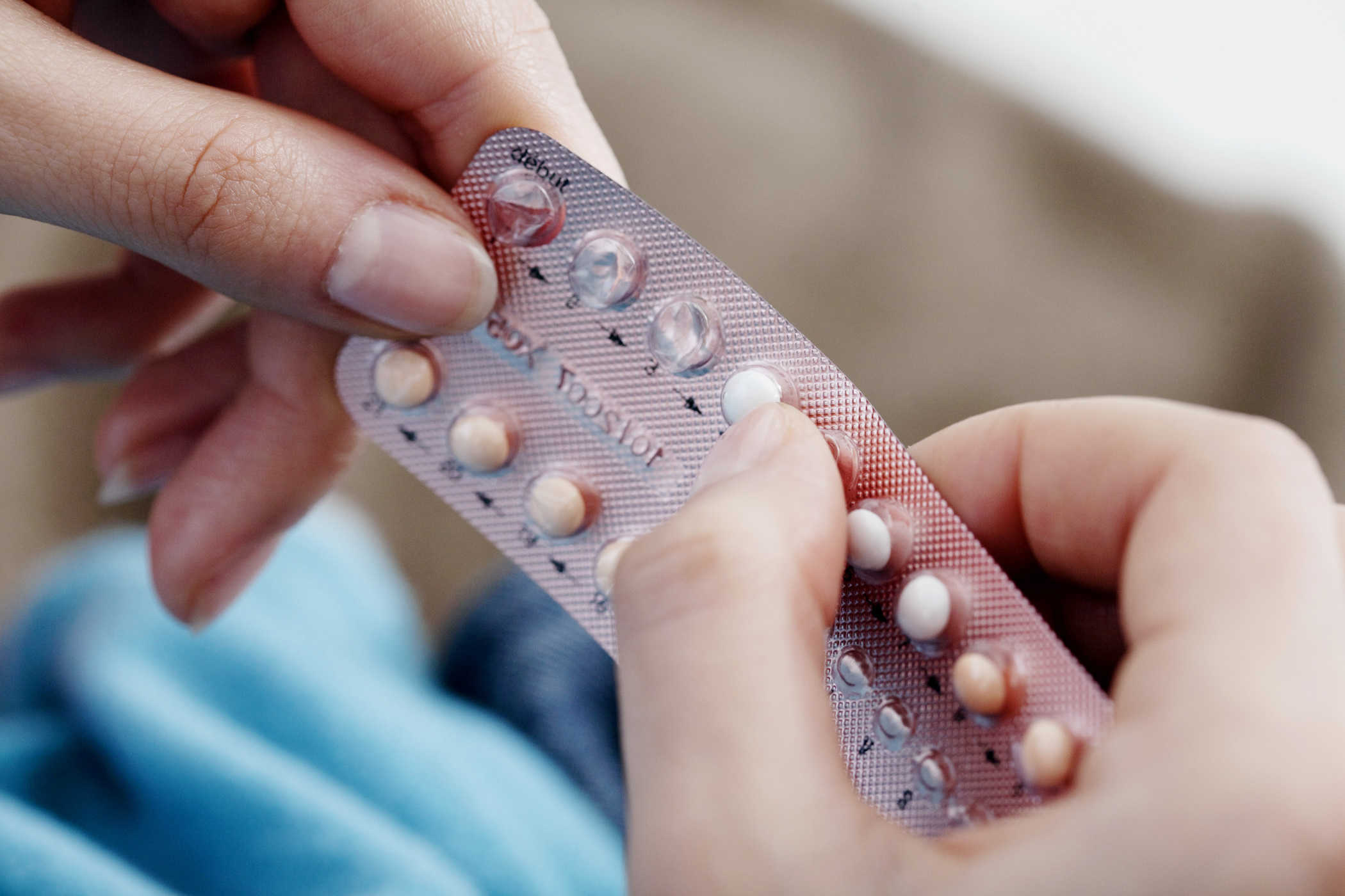 حبوب منع الحمل: الفوائد والمخاطر وكيف تعمل على منع الحمل