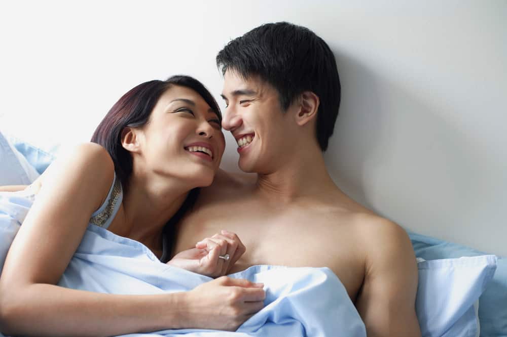 حيل لتحفيز الثديين لتحقيق النشوة الجنسية وحدها أو مع شريك