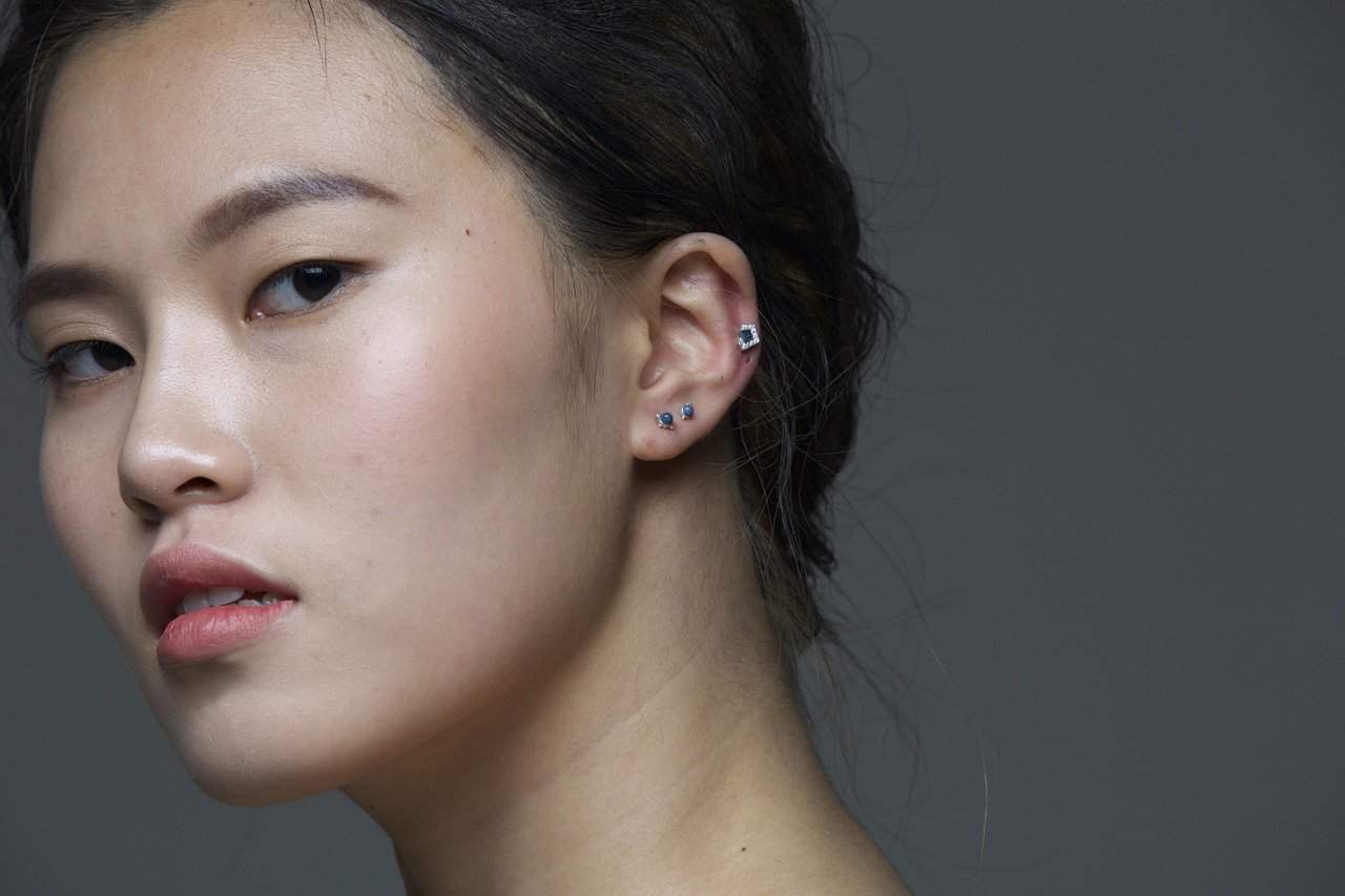 Tutto quello che devi sapere sul piercing all'orecchio