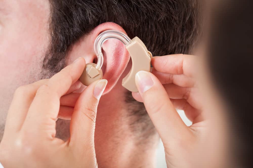 補聴器はどのように機能しますか？