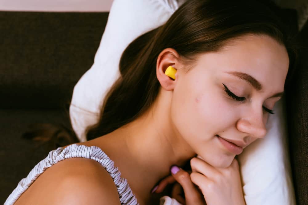 การใช้ที่อุดหูในการนอนหลับปลอดภัยหรือไม่?