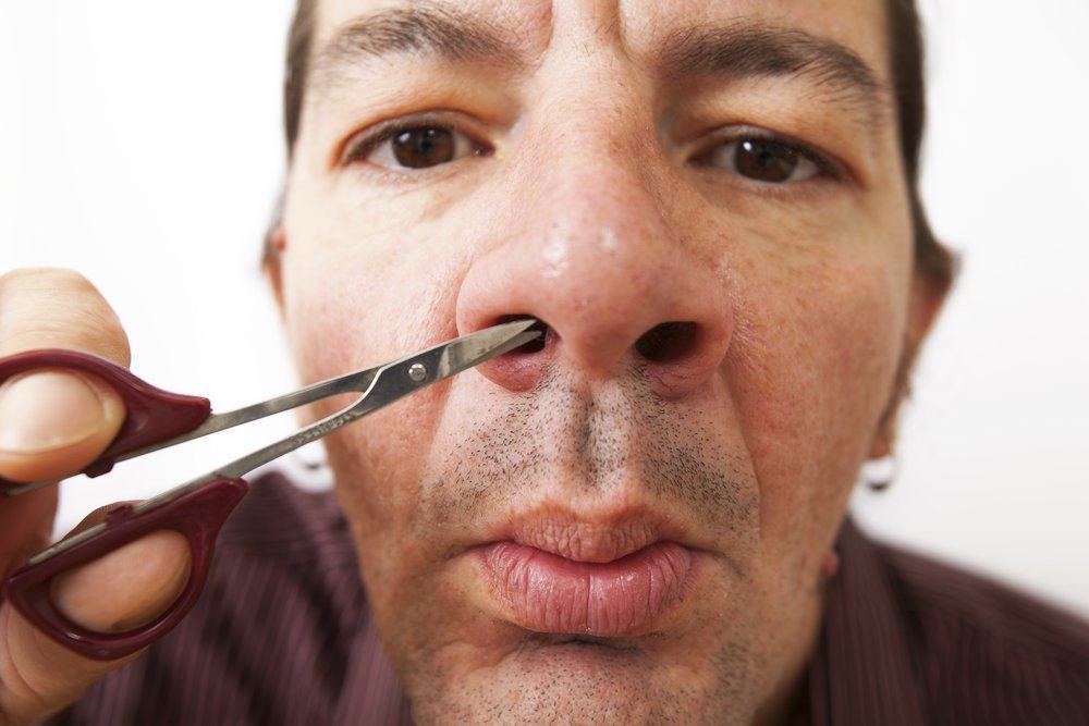 Функцията на космите от носа и опасностите от отстраняването им внимателно