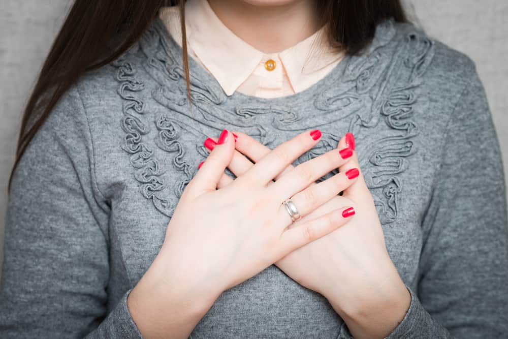 Oltre alla sindrome premestruale, queste 8 cose possono far ingrandire il tuo seno e farti sentire doloroso