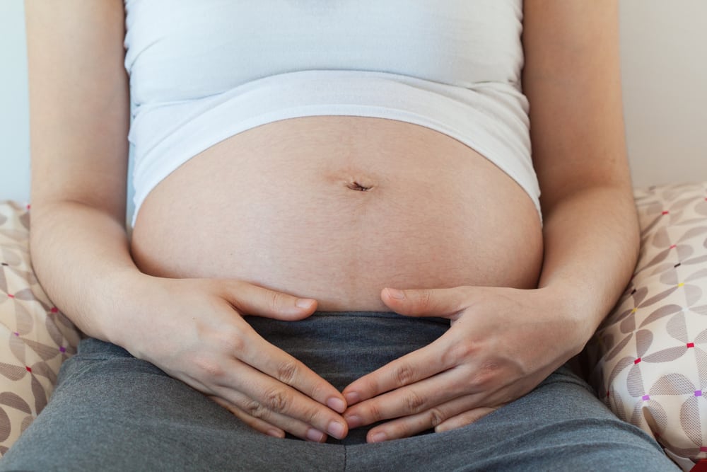 4 cose che causano uno stomaco ingrossato, anche quando non sei incinta
