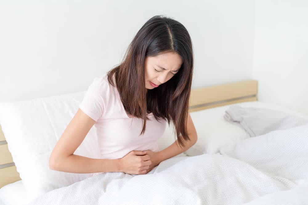 月経と特徴以外の女性の腹痛の9つの原因