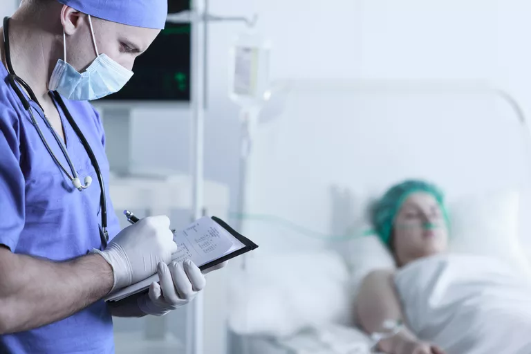 Apakah perbezaan antara penjagaan ER, IGD, PICU, dan ICU di hospital?