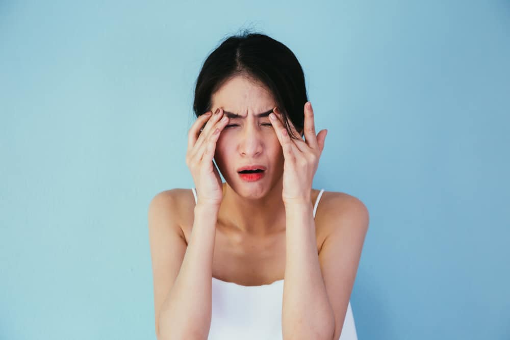 6 причини за потрепване на веждите от тривиални неща до болести