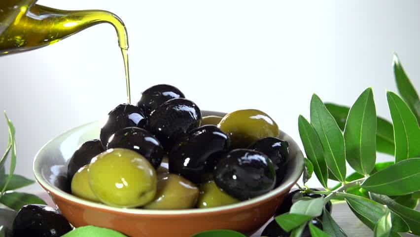 5 benefici del consumo di olive (non solo possono essere trasformate in olio, lo sai!)