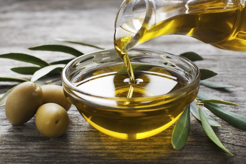 Miriadi di benefici dell'olio d'oliva per i capelli e come usarlo