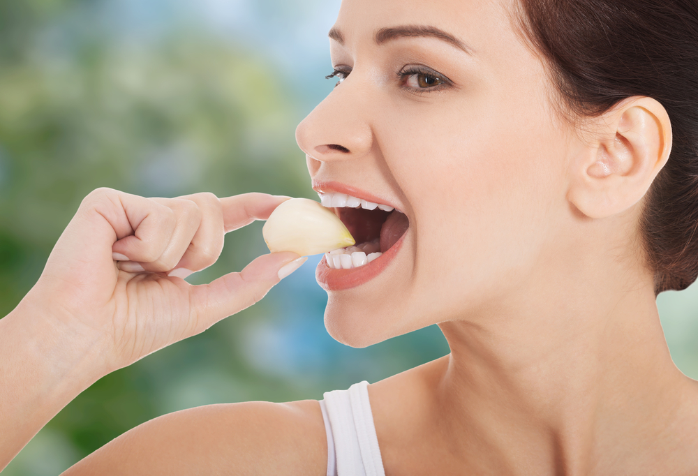 كيفية استخدام الثوم كدواء لألم الأسنان