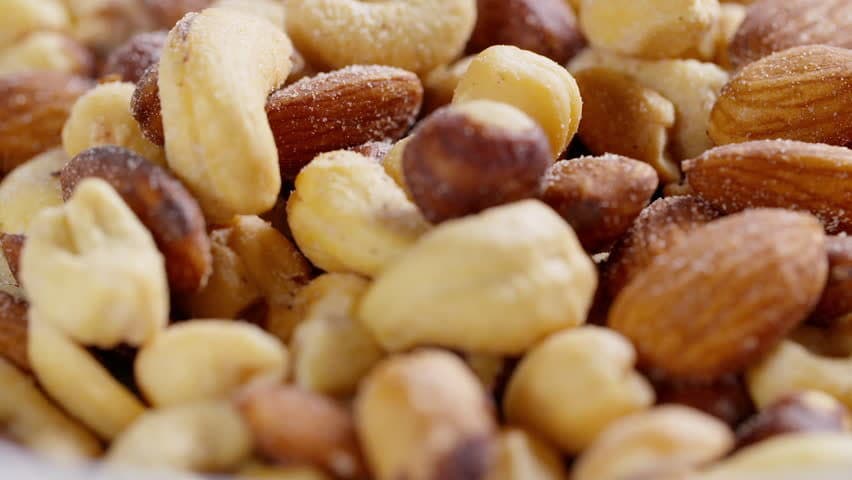 Deliziosi come spuntino, questi sono vari benefici inaspettati delle arachidi