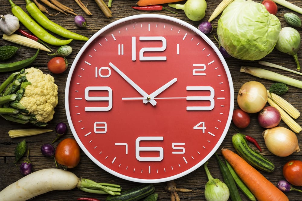 في أي وقت يجب أن نأكل عند اتباع نظام غذائي؟
