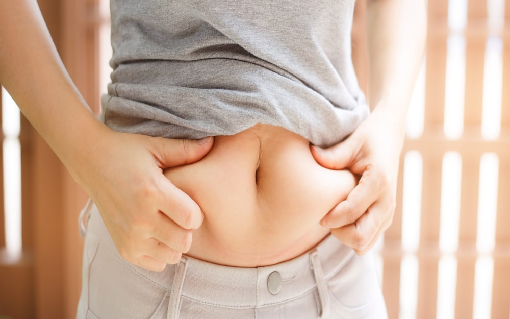 膨張した胃を縮小するための9つの強力なヒント