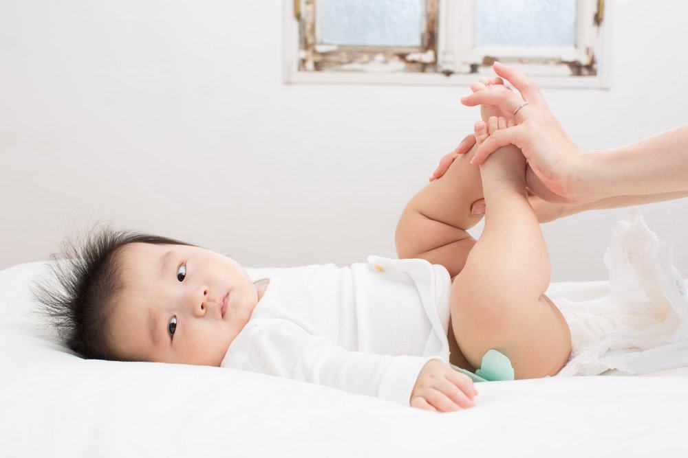 Познаване на бебешки изпражнения, които са нормални, а не от цвета и текстурата им