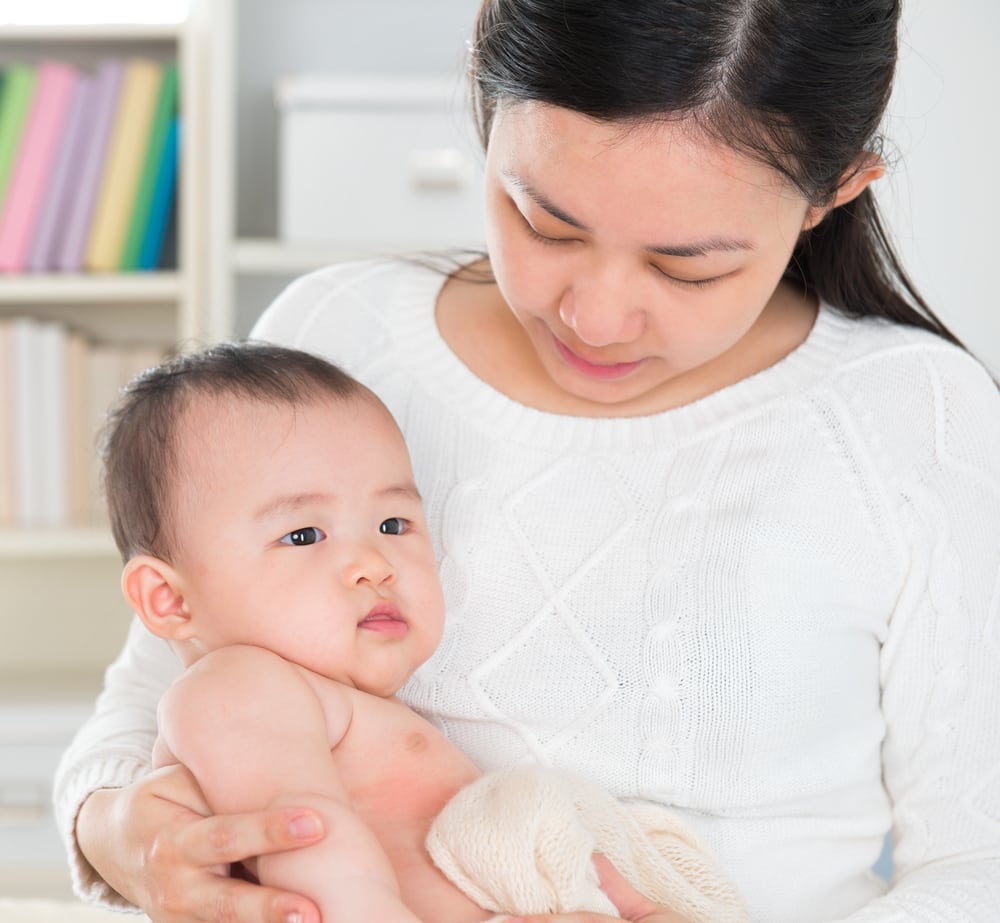 4 стъпки за преодоляване на хълцането при бебета