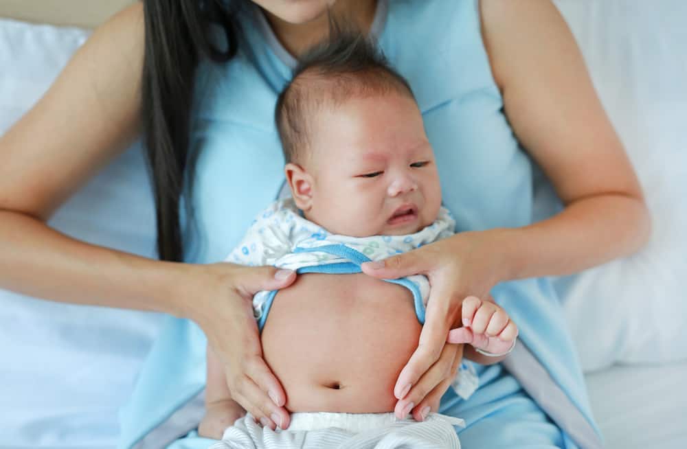Bebek Mide Seslerinin Nedenleri ve Şişkinlik Artı Nasıl Üstesinden gelinir?