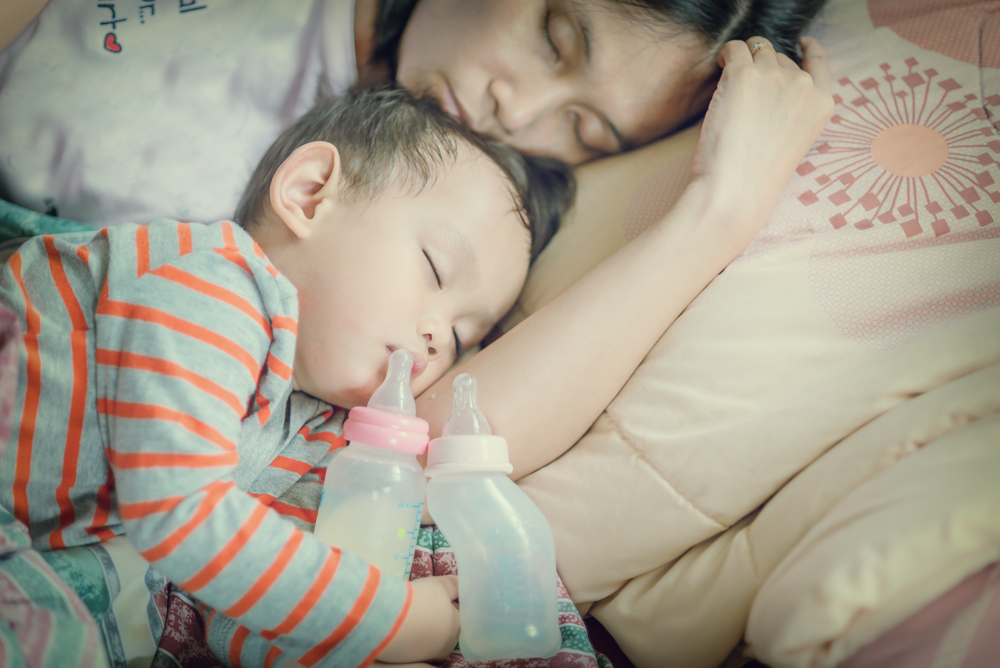 Kanak-kanak Tumbuh, Tetapi Masih Tidur di Bilik Orang Tua? Kajian mendedahkan Pengaruhnya terhadap Psikologi Ibu