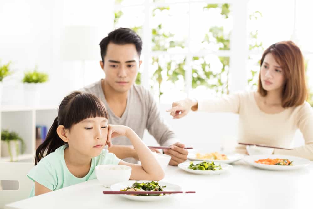 Kanak-kanak yang Sukar Makan Jangan Lepaskan! Inilah 10 Cara Mengatasi Yang Betul