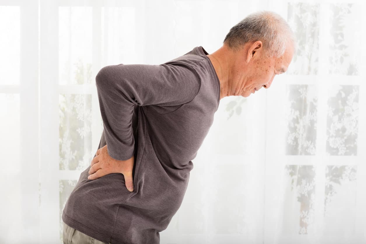 6 често срещани симптоми на остеопороза, на които трябва да внимавате